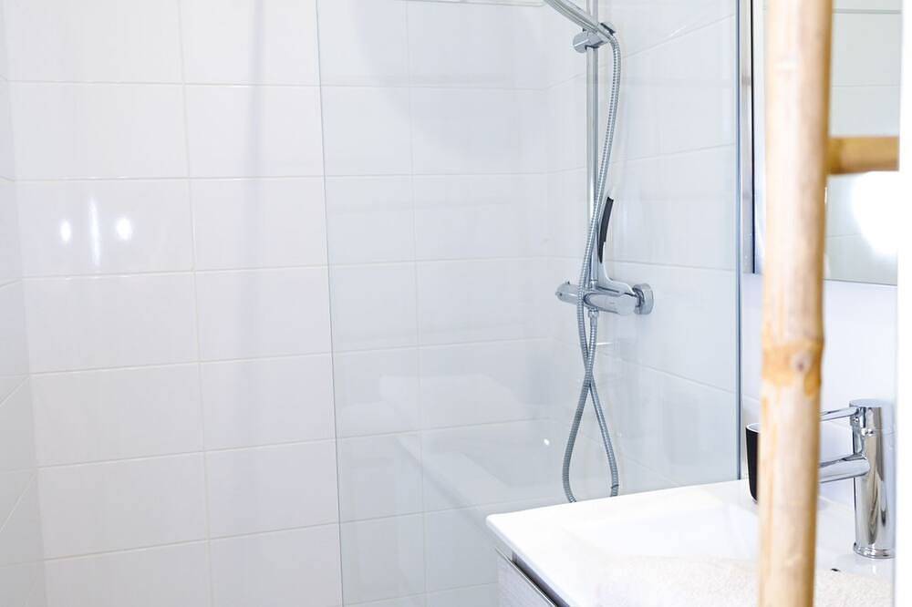 L'Etang Des Cigales : Studio cosy, lumineux, piscine naturelle, 2 personnes in Uchaux, Vaucluse