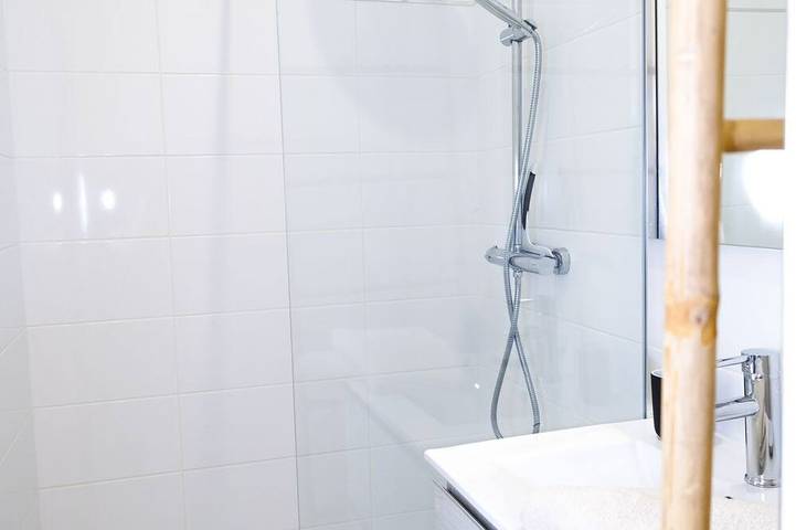 Location de vacances pour 2 personnes, avec jardin ainsi que terrasse et piscine à Uchaux - 2