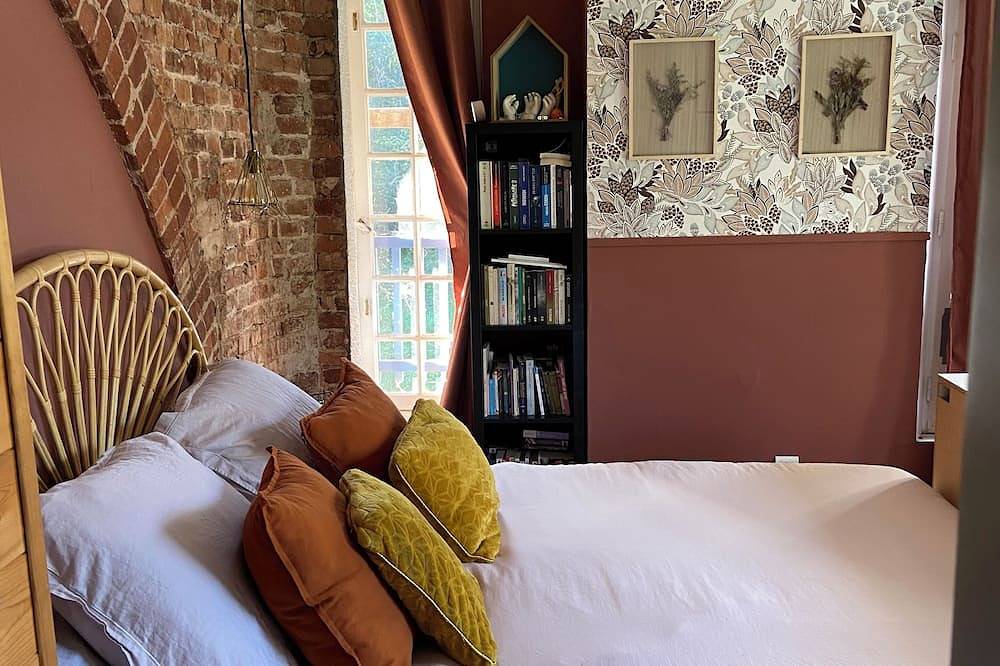 Mouline in a green setting and private swimming pool not overlooked in Lisle-sur-Tarn, Albi region