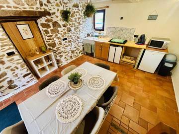 Gîte pour 7 personnes, avec vue et terrasse à Saint-Marcel-de-Félines