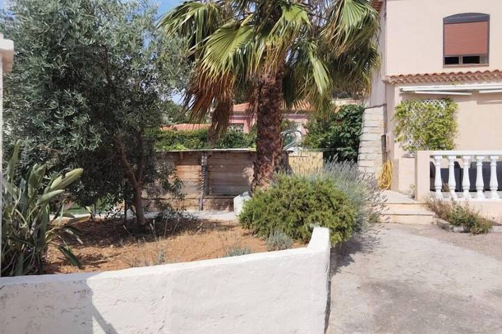 Ganze Wohnung, Wohnung im ersten Stock einer Villa mit Terrassen und Schwimmbad in Ollioules, Mittelmeerküste (Frankreich)