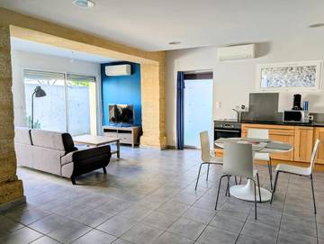 Gîte pour 4 personnes, avec terrasse à Sernhac