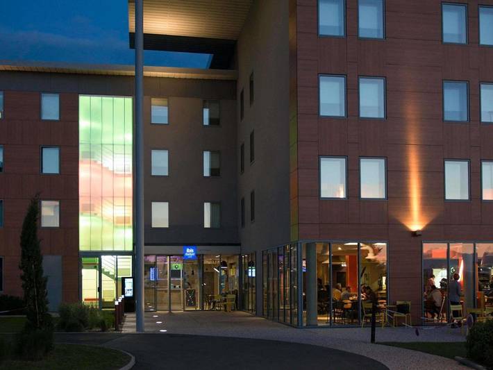 Hôtel pour 4 personnes, avec jardin dans Aéroport Lyon Saint-Exupéry - 3