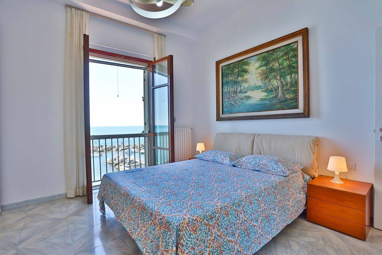 Entire apartment, Guesthost - Amalfi Room - Salerno in Salerno, Tyrrhenian Coast Campania