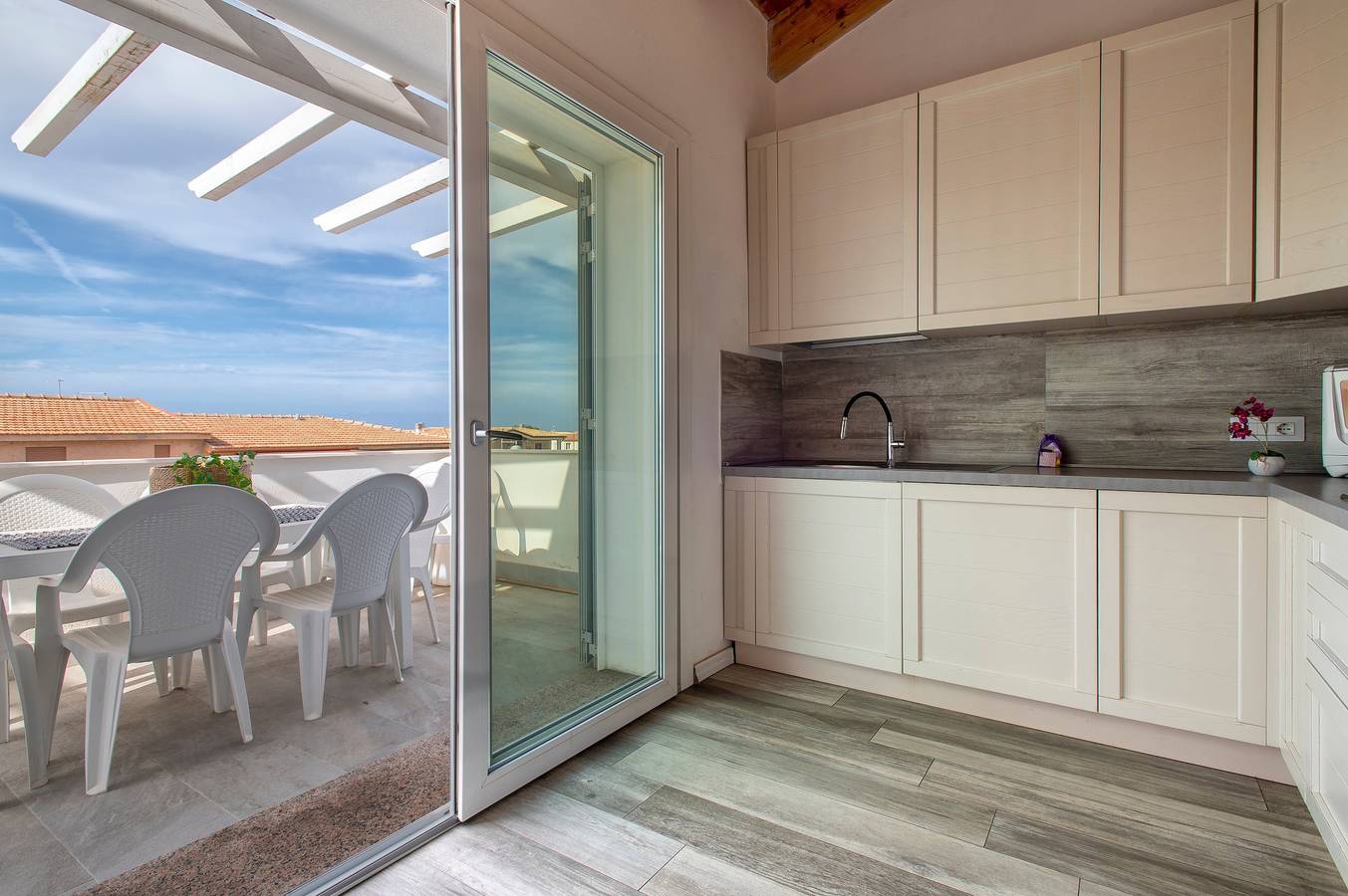 Ganze Wohnung, Ferienwohnung 'Le Palme's' mit Balkon, Wlan und Klimaanlage in Trinità d'Agultu e Vignola und Umgebung, Olbia-Tempio