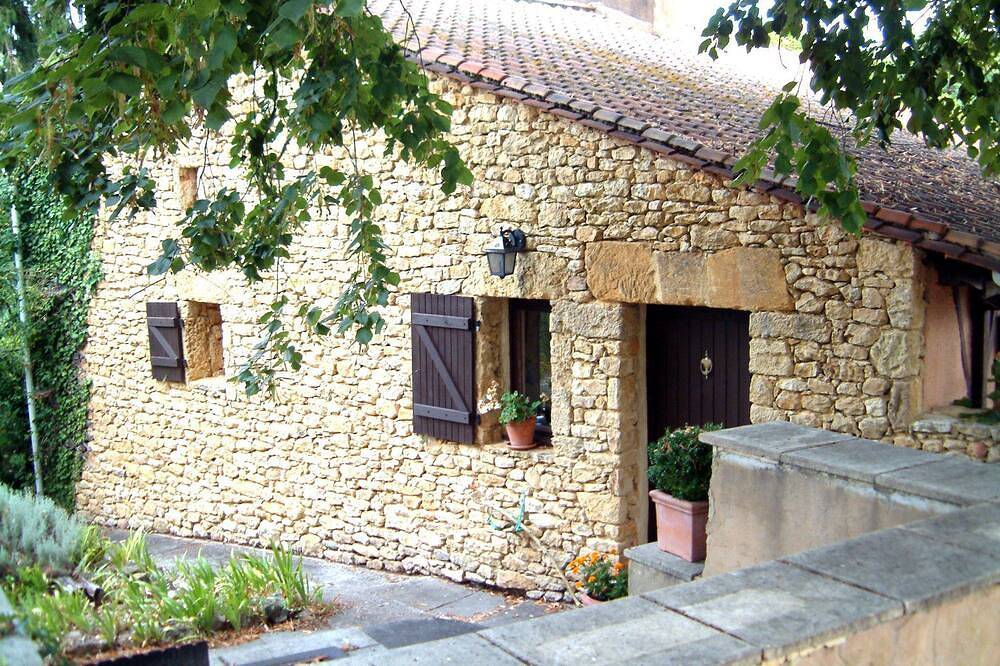 Ganze Wohnung, Loge Rose - sleeps 5 guests in 2 bedrooms in Larzac, Périgord Noir