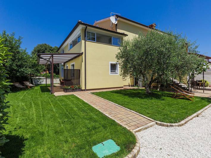 Ferienwohnung für 2 Personen, mit Terrasse und Garten in Poreč
