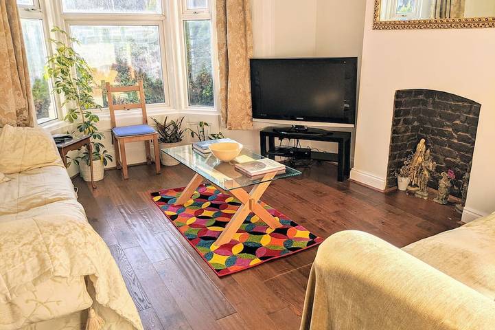 Gîte pour 3 personnes, avec terrasse ainsi que jacuzzi et jardin dans Emirates Stadium