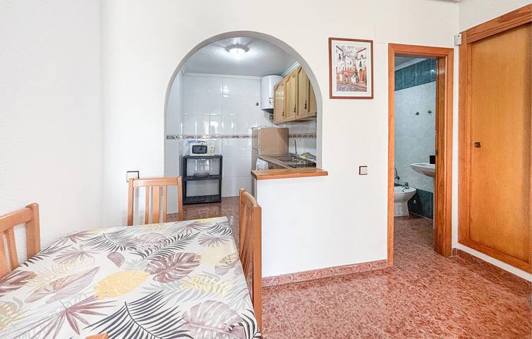Appartement de vacances entier, Appartement en bord de mer avec piscine et terrasse in Torrevieja Centre, Torrevieja