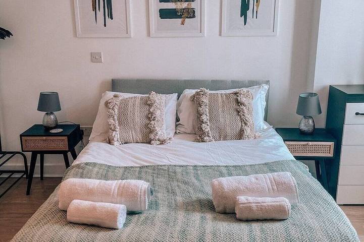 Entire apartment, City Centre Studio, Comfy Bed beside New St Station in Birmingham, Birmingham Area
