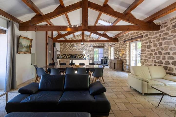 Location de vacances pour 12 personnes, avec Terrasse à Thueyts
