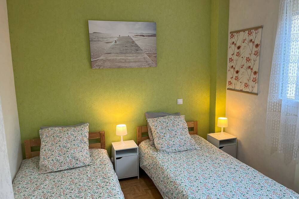 Appartement entier, Location ravissant appartement avec piscine sous abri en auvergne prés des puys in Beaumont (Puy-de-Dôme), Parc naturel régional des Volcans d'Auvergne