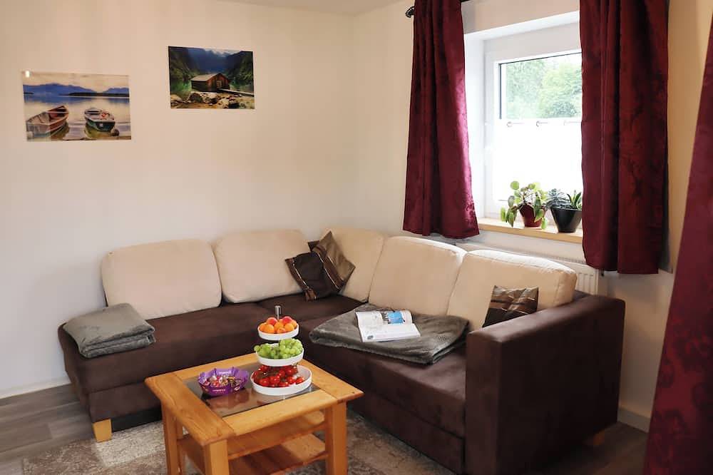 Ganze Wohnung, Ferienwohnung 55qm mit Balkon und Gartenblick in Traunreut, Landkreis Traunstein