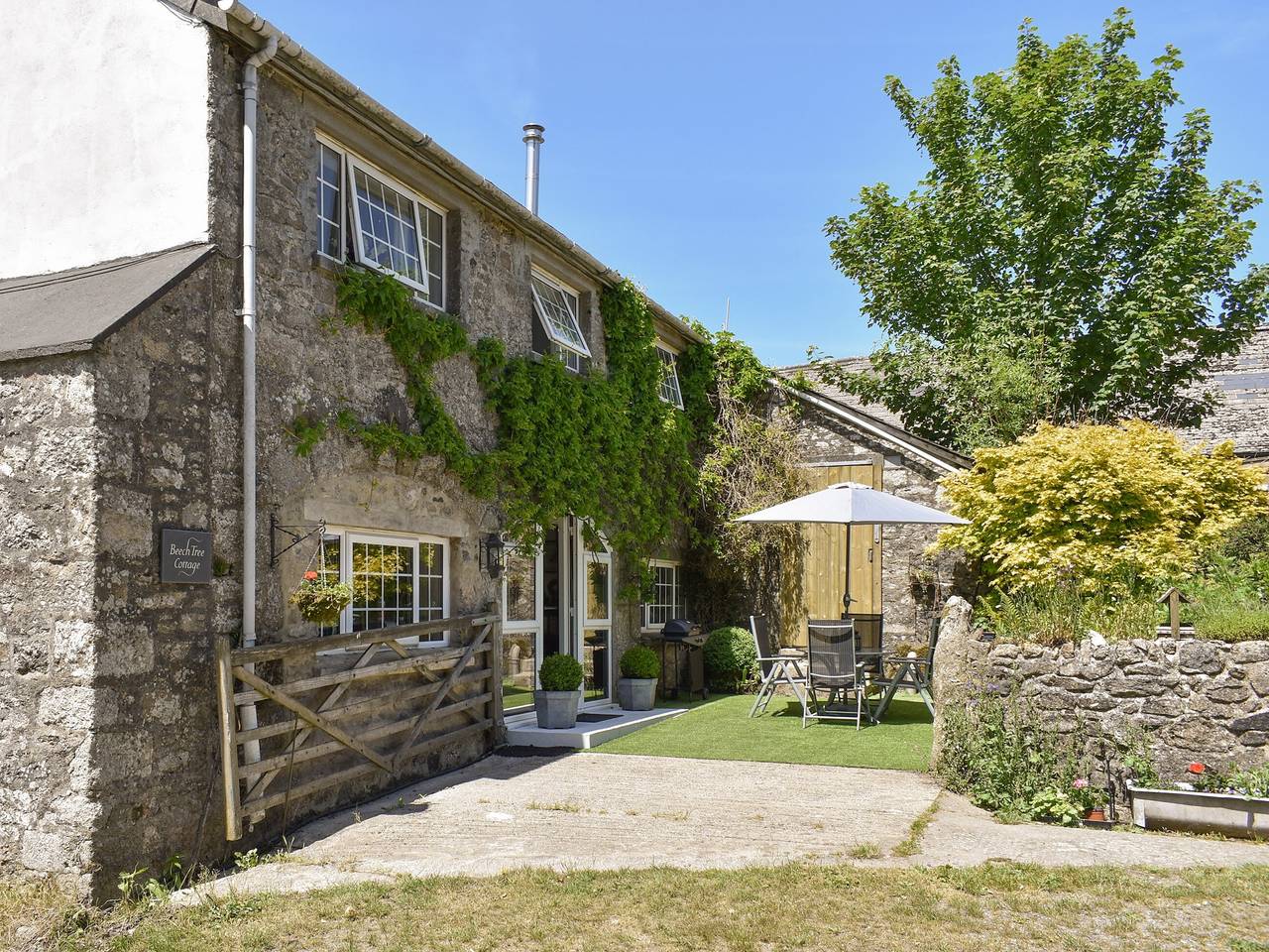 Log Cabin for 4 People in Widecombe in the Moor, Devon