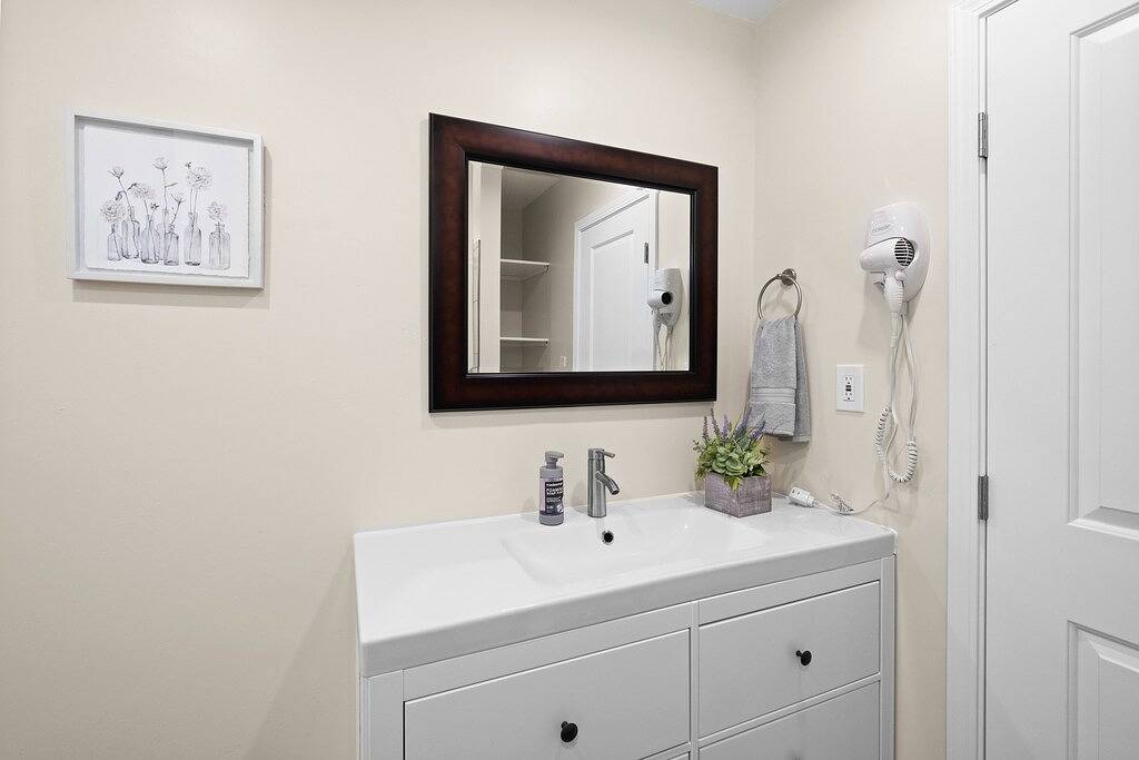 Cozy 2B/1Bth w Spacious Parking inside Fence in Fresno, Fresno County