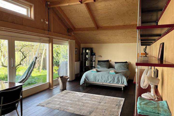 Spacious Country Home With Spectacular View on Lake in Waterland, Amsterdam Area in Monnickendam, Gouwzee