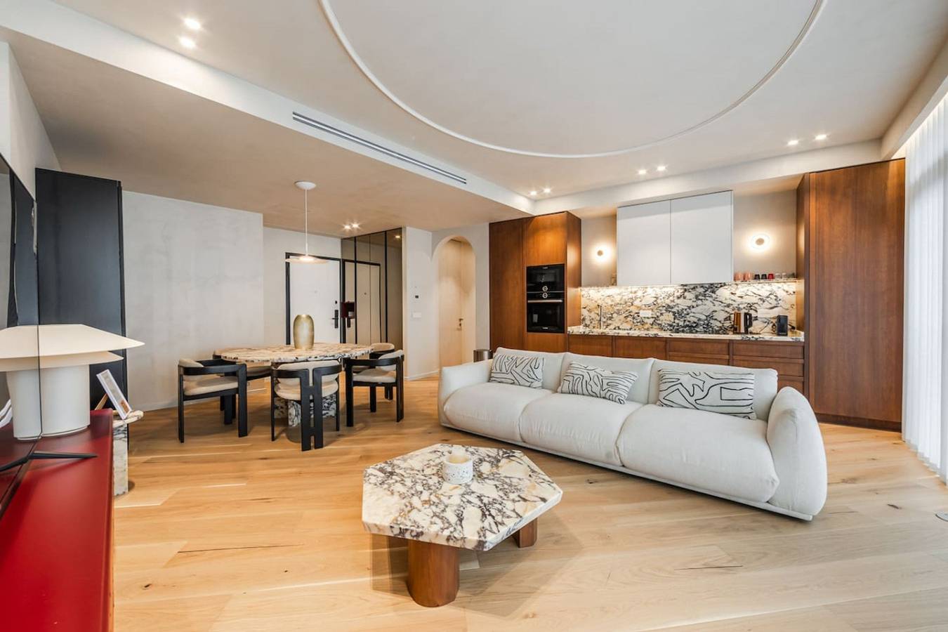 Ganze Wohnung, Lakeside Luxe Apartment in Tiranë, Albanien