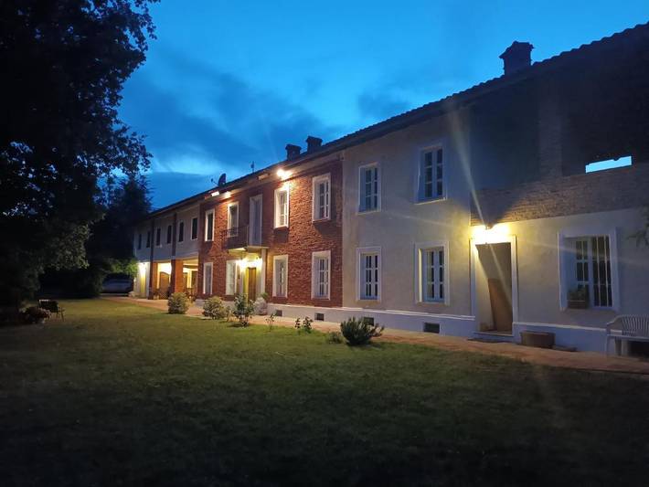 Gîte pour 2 personnes, avec jardin et vue, animaux acceptés à Tigliole