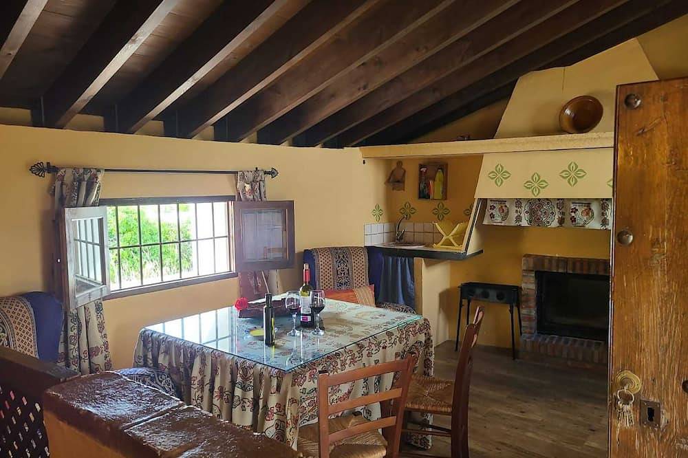 Apartamento entero, Acogedor apartamento con chimenea y jacuzzi in Fuentes de Cesna, Algarinejo