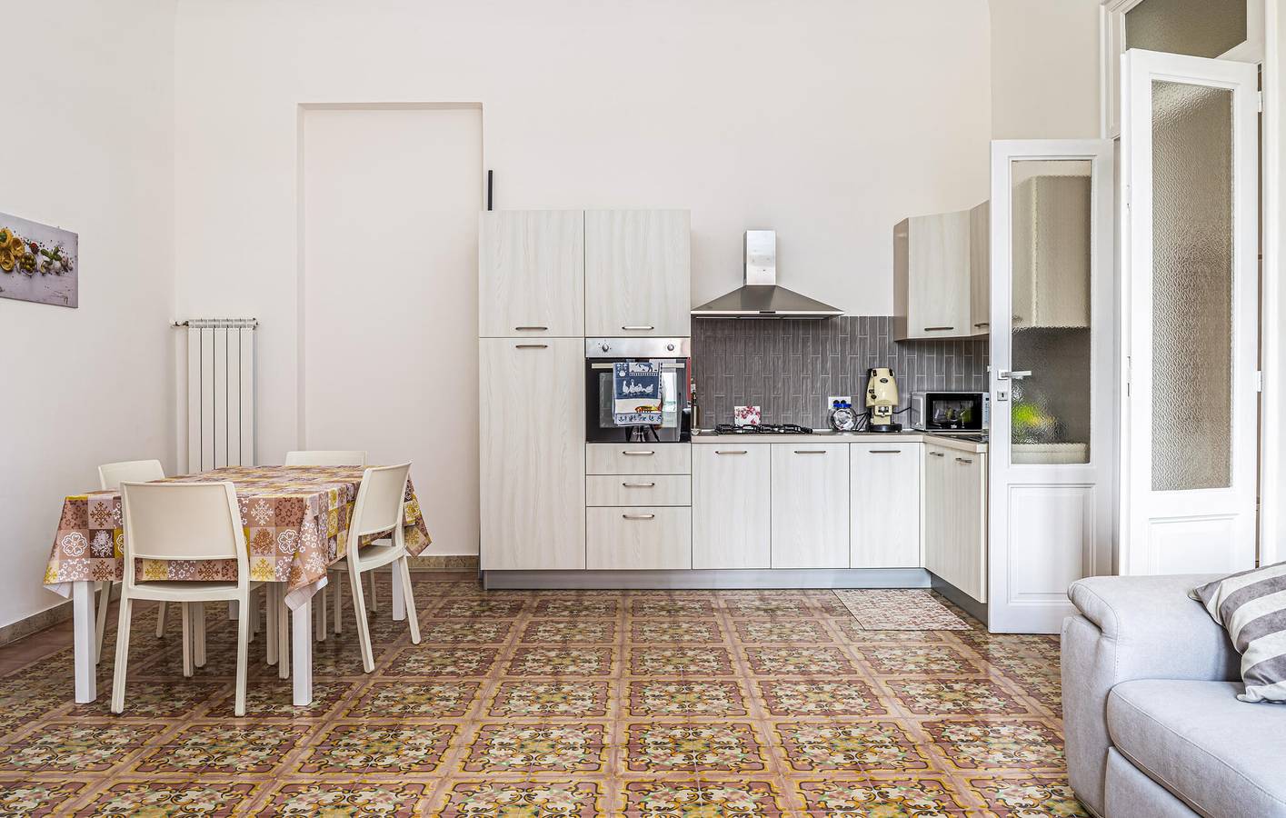 Apartamento vacacional entero, Acogedor apartamento de 2 dormitorios cerca de la costa y de restaurantes, con wifi y aparcamiento gratuitos in Trapani, Provincia de Trapani