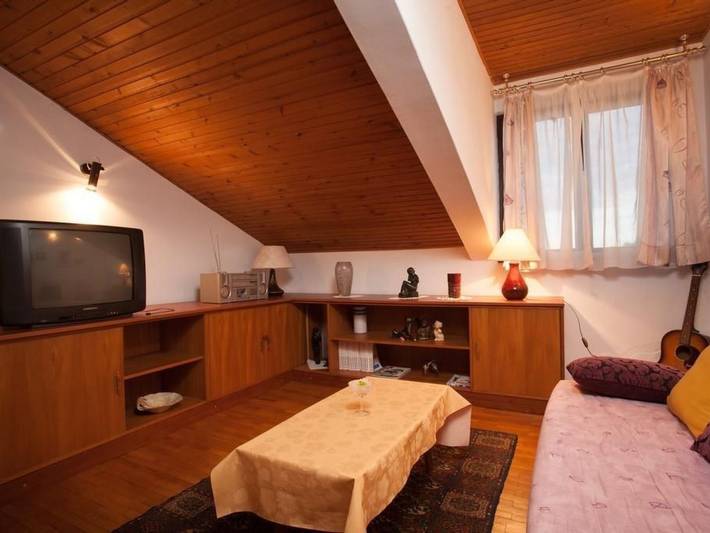 Ganze Wohnung, Ruhige Ferienwohnung mit herrlicher Aussicht in Plaža Obojena, Split