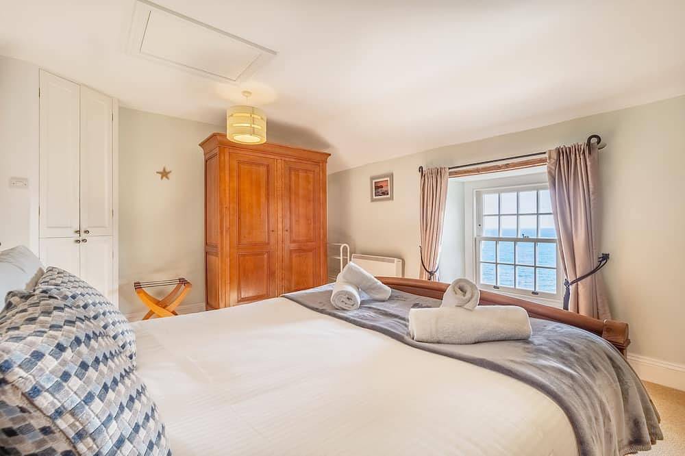 Eine komplett renovierte Unterkunft, nur einen kurzen Spaziergang vom schönen Strand von Coverack entfernt. in Coverack, Cornwall