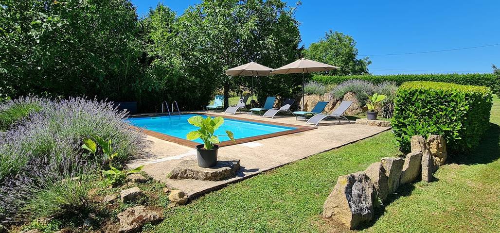 Gîte pour 6 personnes, avec jardin ainsi que piscine et terrasse