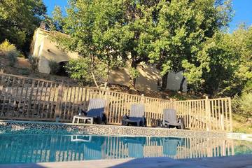 Location de vacances pour 10 personnes, avec terrasse et jardin, animaux acceptés à Bauduen