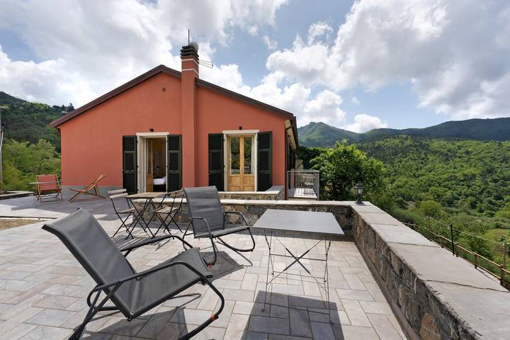 Camera 'Nuaggi' con vista sulle montagne, Wi-Fi e aria condizionata in Missano (Liguria), Castiglione Chiavarese