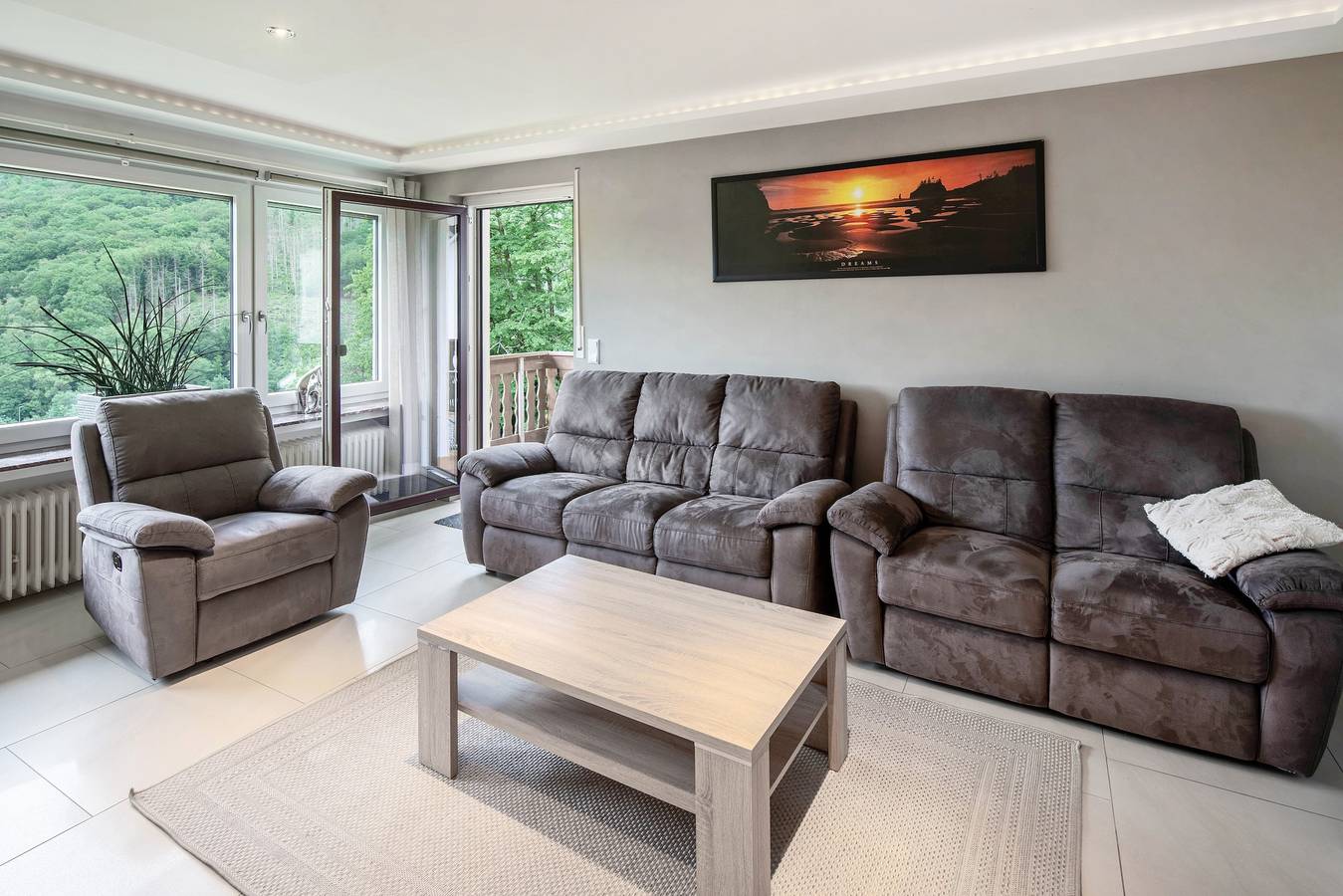 Ganze Wohnung, Apartment „Wohnung Zum Naturblick Plettenberg“ mit Bergblick, Balkon und Wlan in Plettenberg, Märkischer Kreis