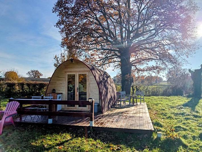 Tente pour 4 personnes, avec jardin et vue ainsi que terrasse et piscine, animaux acceptés dans Indre - 2