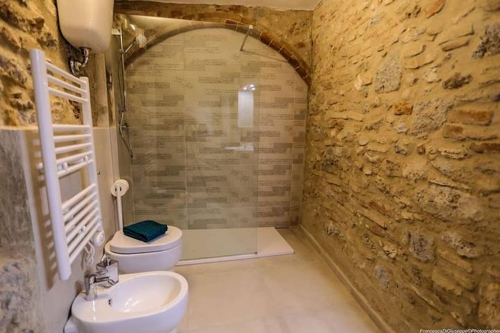 Appartamento intero, The Tower's Garden- private garden in the heart of town in San Gimignano, Siena e dintorni
