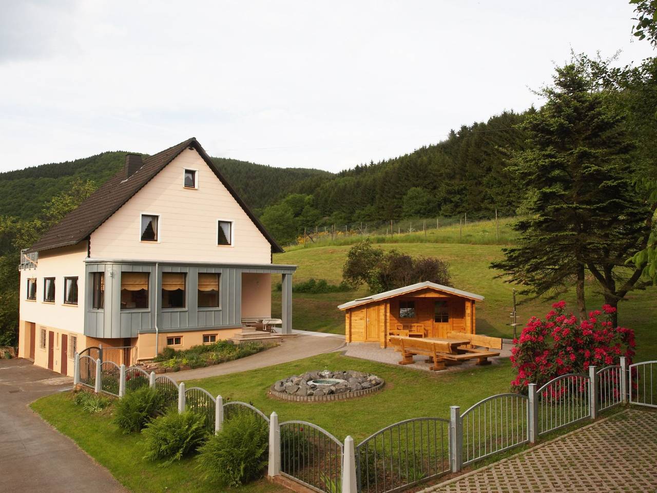 Für 11 Personen und 1 Kind in Birresborn, Vulkaneifel