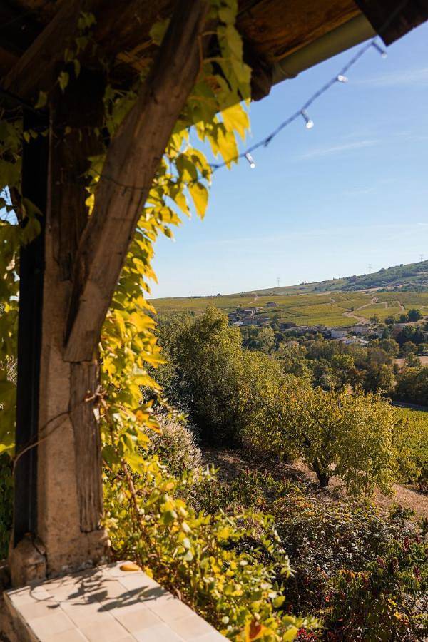 Location de vacances pour 4 personnes, avec Balcon et Terrasse ainsi que Jardin et Vue à Leynes
