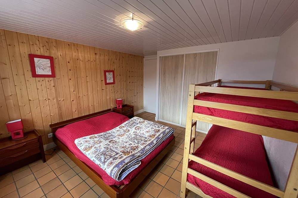 Entire apartment, Family Apartment, Near Slopes, 2 Bedrooms, Sleeps 8, Free Parking in Le Lioran, Saint-Jacques-des-Blats