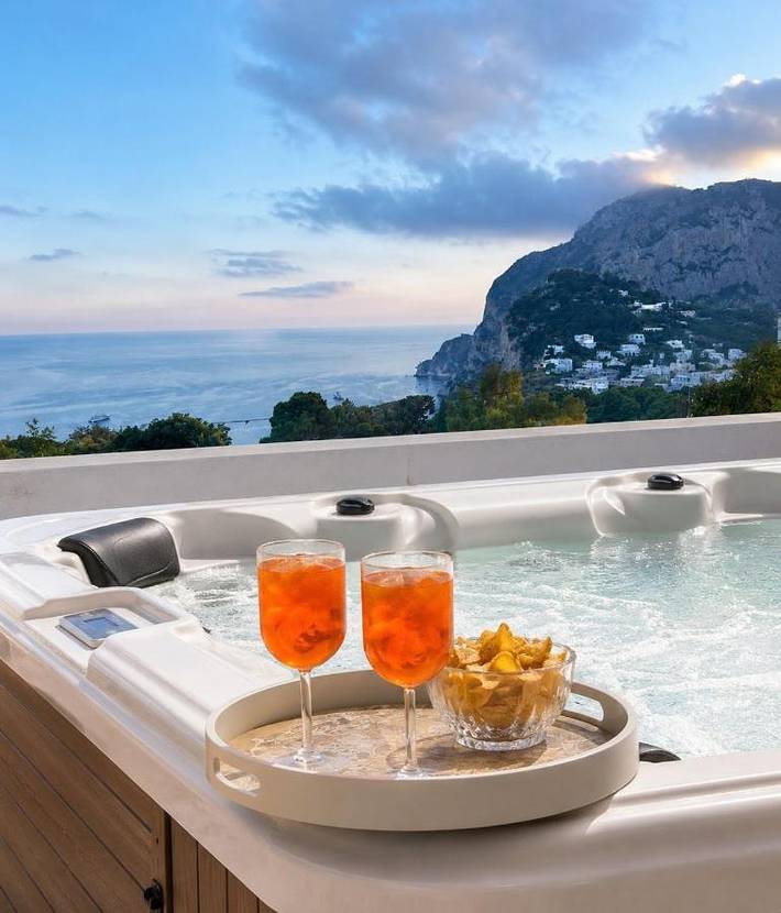 Holiday rental for 4 people, with Hot tub and Terrace as well as View in Capri