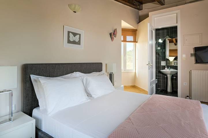 Modern Luxury Villa*65sqm Private pool*Short Walk to a Wonderful Sandy Beach. in Stavros (Chania), Akrotiri (Chania)