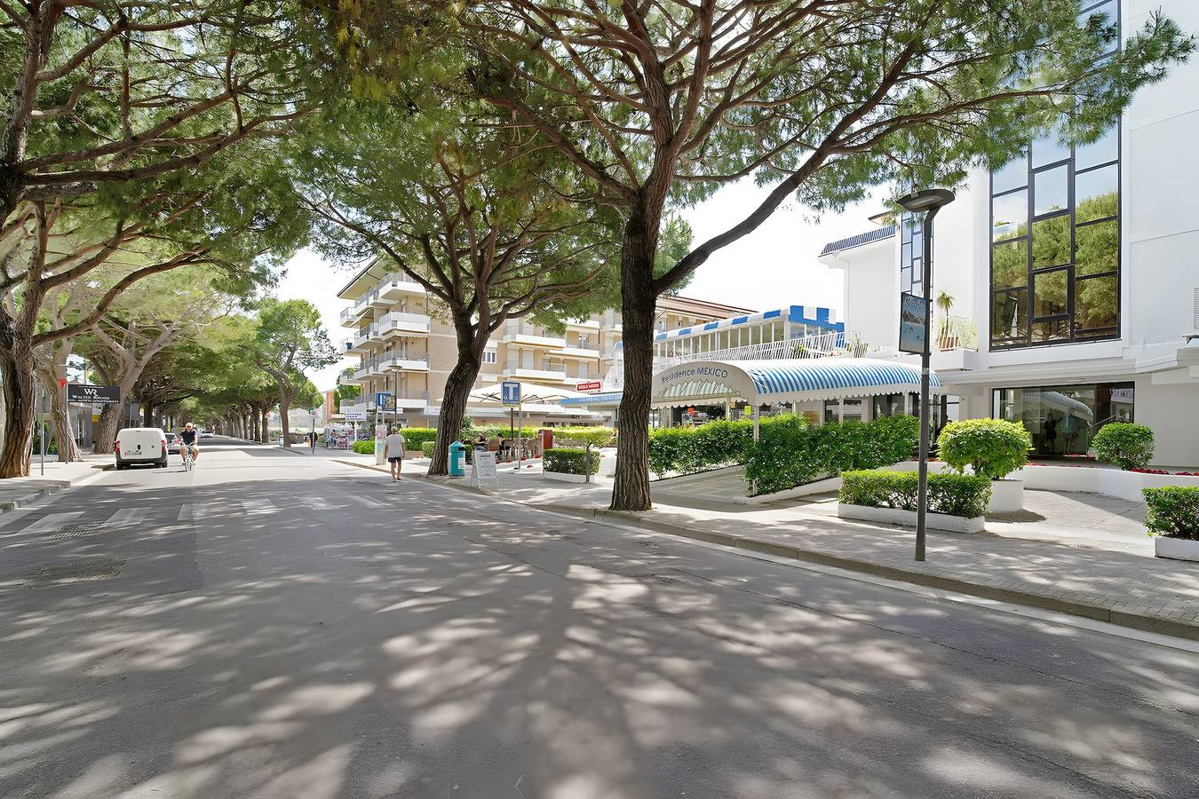 Appartamento intero, Oasis 38: Piscina, Parcheggio Privato e a 2 Passi dal Mare in Lido di Jesolo, Jesolo