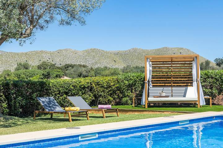 Villa 'Madraba' mit Bergblick, Wlan und Klimaanlage in Port de Pollença, Pollença