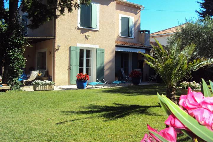 Location de vacances pour 6 personnes, avec piscine et jardin à Orange - 3