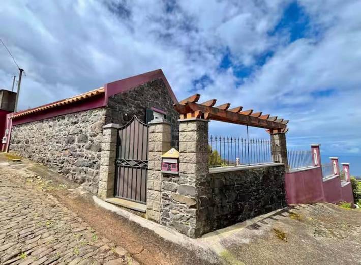 Location de vacances pour 4 personnes, avec vue et balcon dans Achadas da Cruz