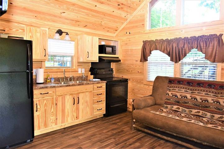 Camping for 8 people, with yard and balcony in North Carolina