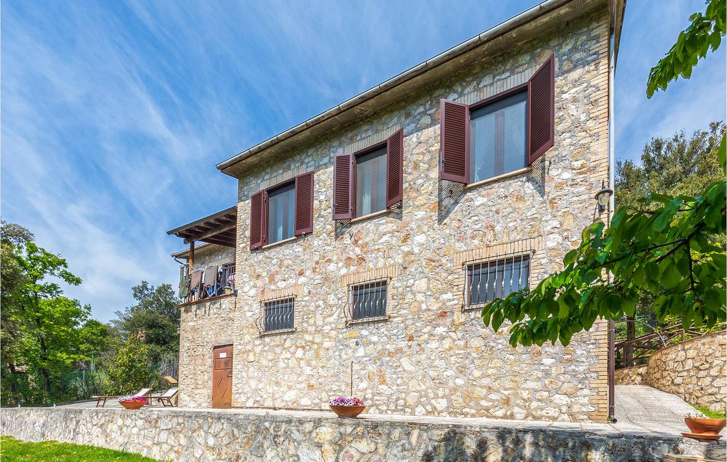 Ganze Ferienwohnung, Geräumige Wohnung mit Parkplatz und Garten - 2km nach Campello in Campello sul Clitunno, Perugia Provinz