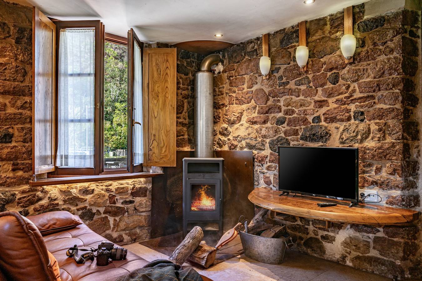 Casa Rural „Aguas Del Sella – Jacuzzi“ mit Bergblick und Gemeinschaftsgarten in Precendi, Amieva