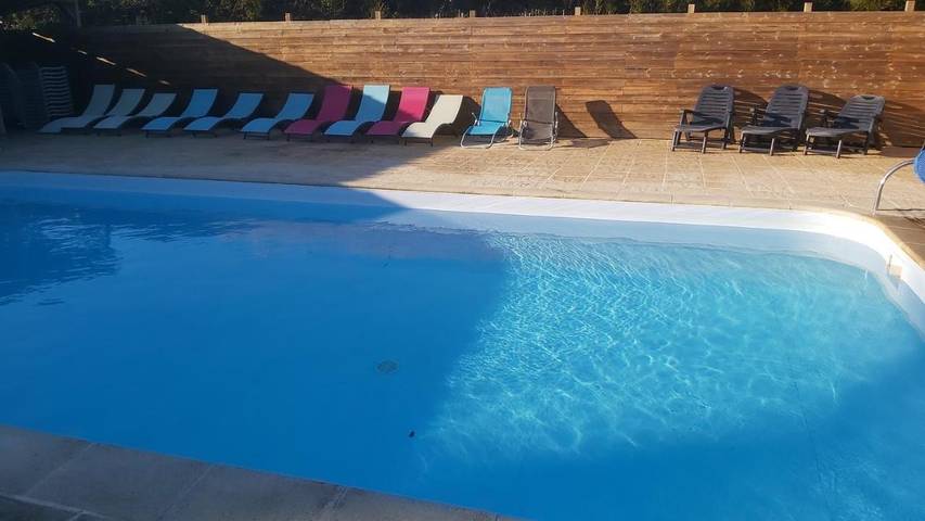 Location de vacances pour 2 personnes, avec vue et piscine ainsi que terrasse et jardin à Calorguen - 4