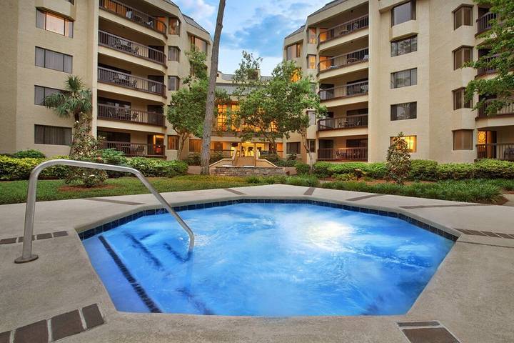 Holiday apartment for 8 people, with garden and pool as well as hot tub in Hilton Head Island