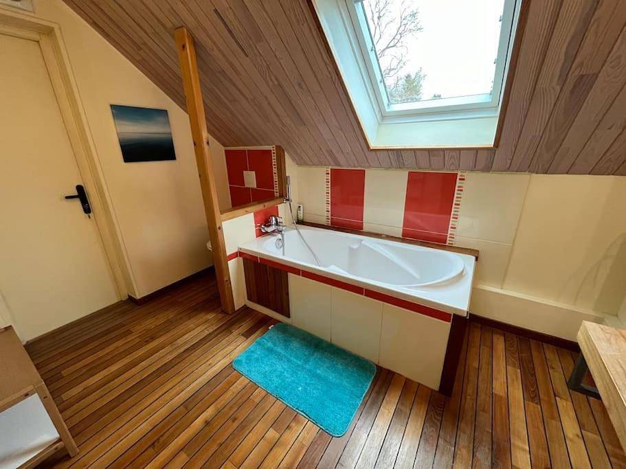 Appartement entier, Three-Bedroom Villa in Douvres-la-Délivrande, Région de Caen