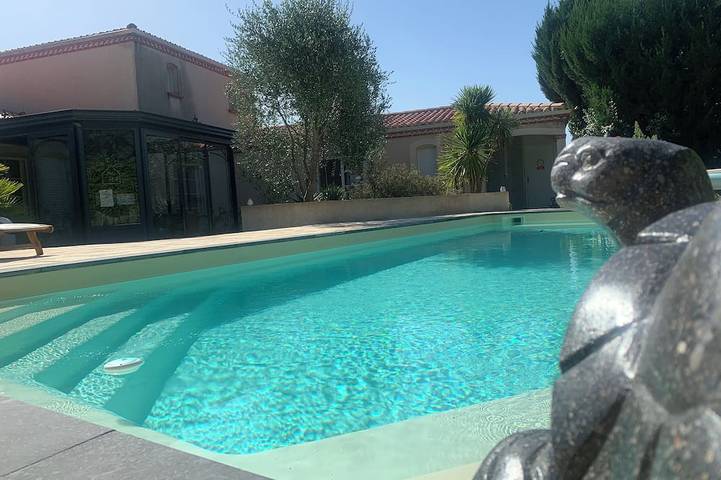 Gîte pour 3 personnes, avec jardin et piscine