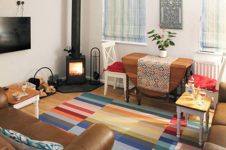 Cottage for 2 people, with garden, with pets in Westward Ho