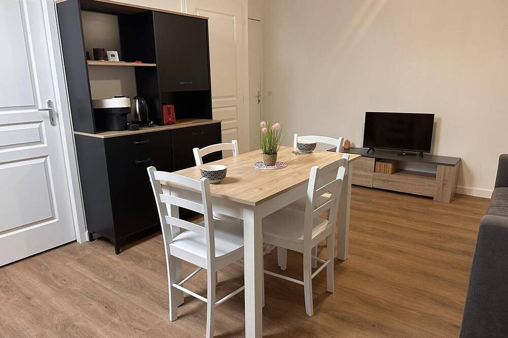 Évasion champêtre : Gîte rénové avec animaux acceptés in Saint-Bonnet-de-Four, Région de Montluçon